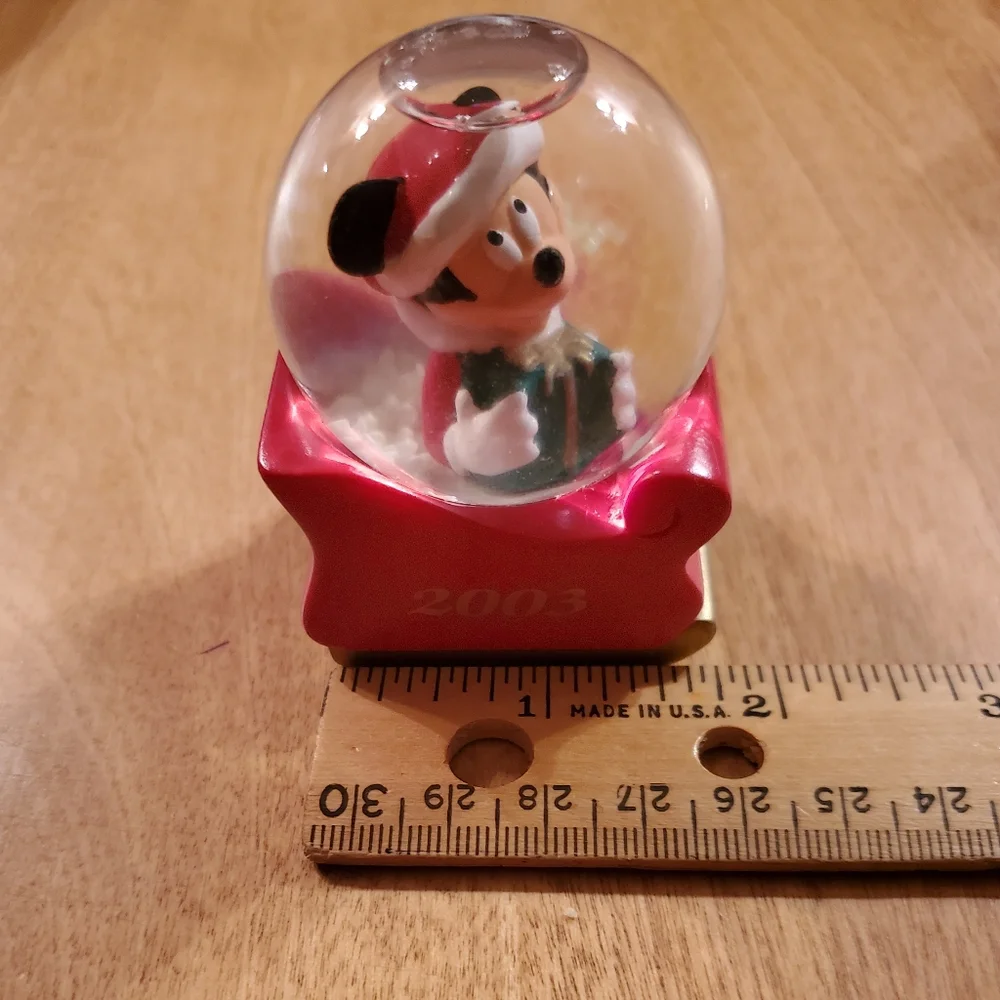 2003 DISNEY SANTA MICKEY MOUSE IN SLEIGH JCPENNEY MINI GLASS SNOW GLOBE HOLIDAY